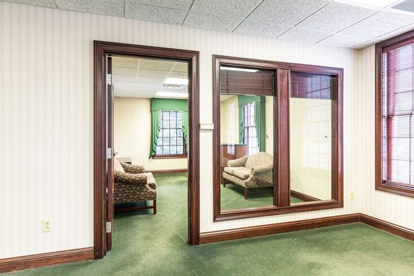 Regional Bank Anchored Office Building | Richmond KY: 1001 Gibson Bay Drive, Richmond, KY 40475